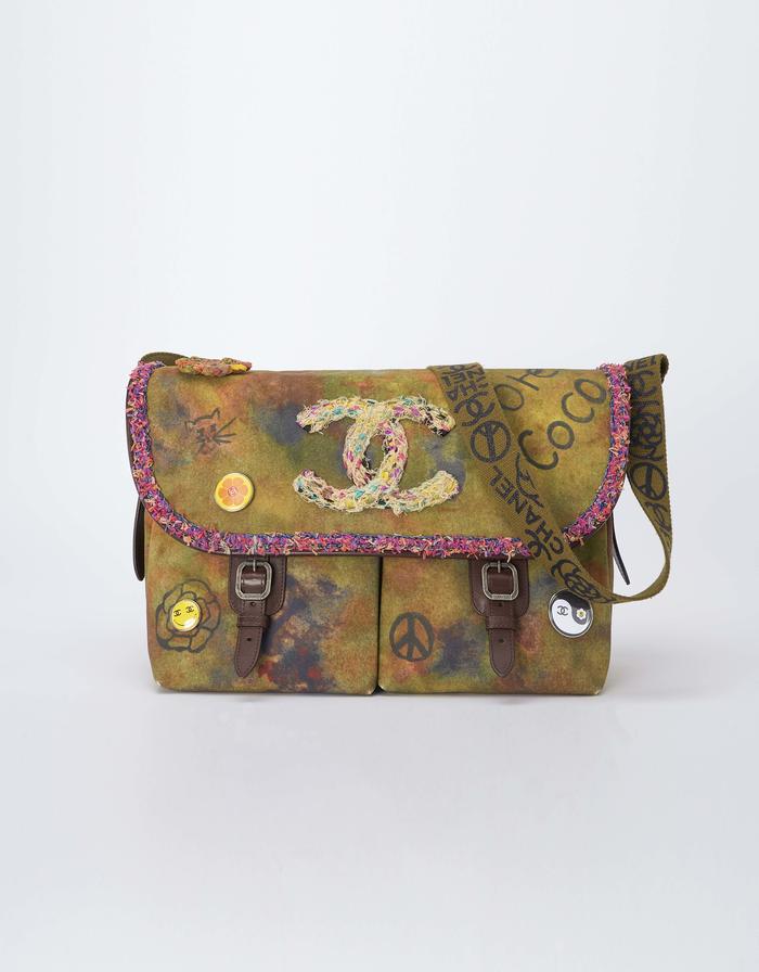Chanel Graffiti Messenger Bag Saclàb Front
