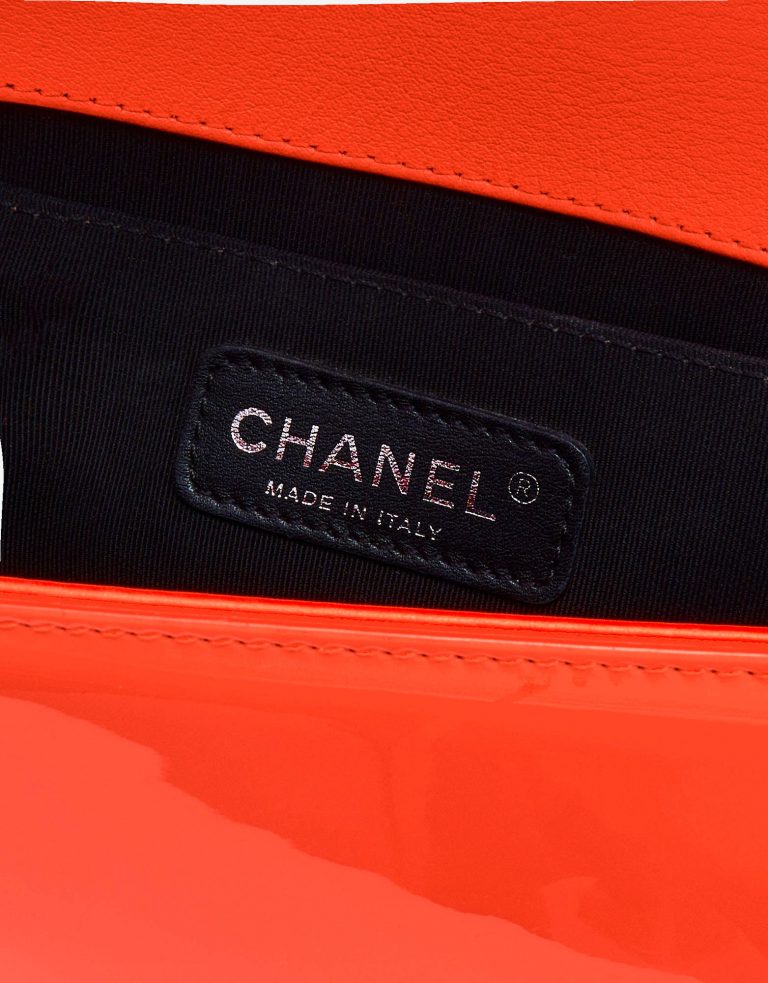 Chanel Boy Bag Medium Patent Leather Coral SACLÀB