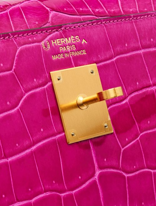 Gold-plated hardware of a pre-loved Hermès Kelly 35 HSS Crocodile Porosus Rose Scheherazade / Aubergine on SACLÀB