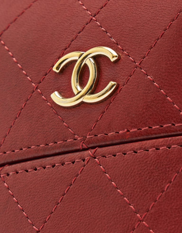 Hardware Detail on a pre-loved Chanel Clutch with Chain Calfskin Red on SACLÀB