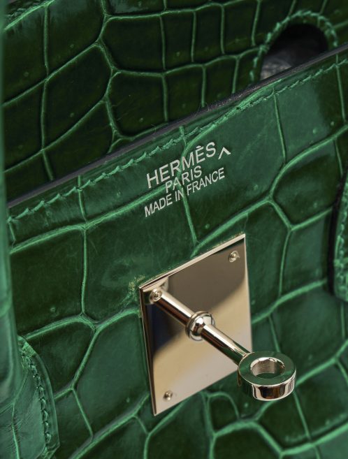 A pre-loved Hermès Birkin 35 Crocodile Porosus Vert Emeraude on SACLÀB