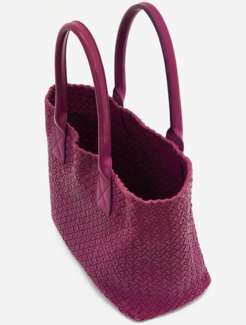A pre-loved Bottega Veneta Cabat Small Intrecciato Purple on SACLÀB