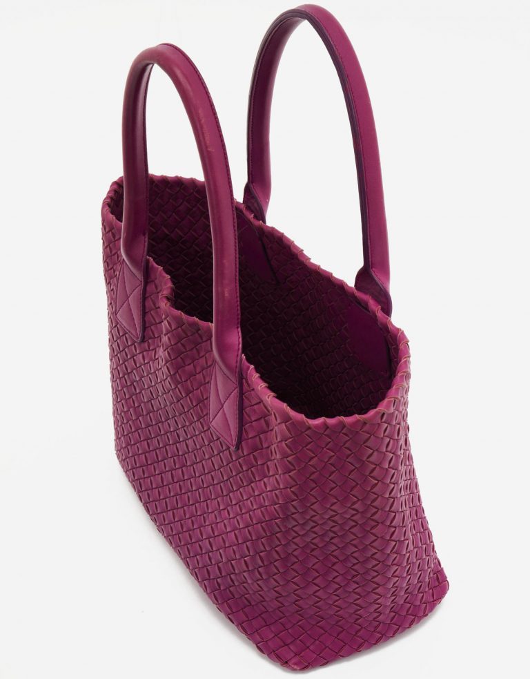 A pre-loved Bottega Veneta Cabat Small Intrecciato Purple on SACLÀB