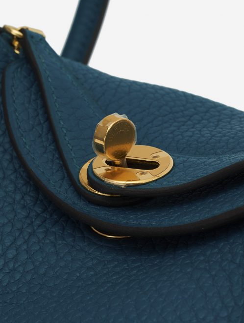 A pre-loved Hermès Lindy Mini Clemence Vert Bosphore on SACLÀB