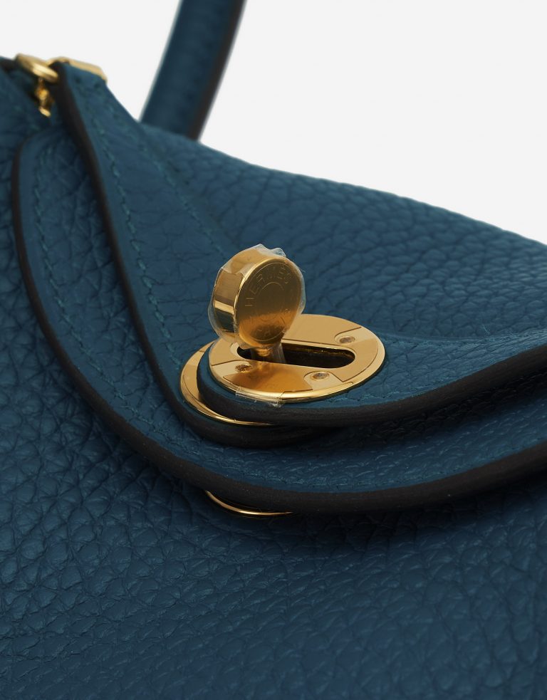 A pre-loved Hermès Lindy Mini Clemence Vert Bosphore on SACLÀB