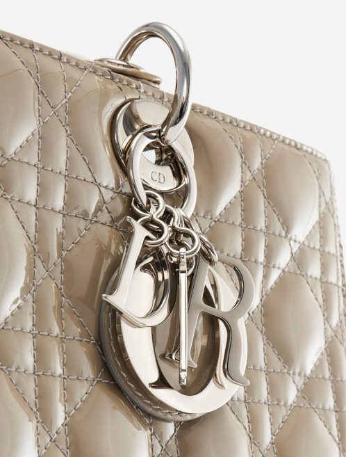 Pre-owned Dior bag Lady Large Patent Leather Gris Beige Detail | Sell your designer bag on Saclab.com