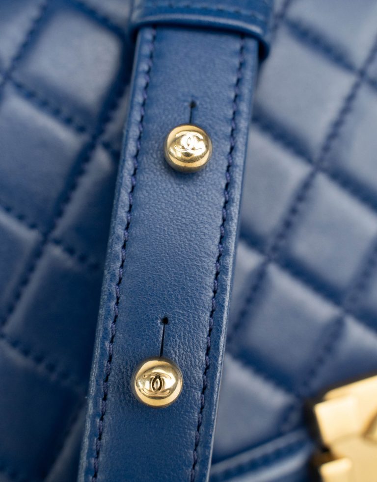 Pre-owned Chanel bag Boy Medium Lamb Blue Blue | Sell your designer bag on Saclab.com
