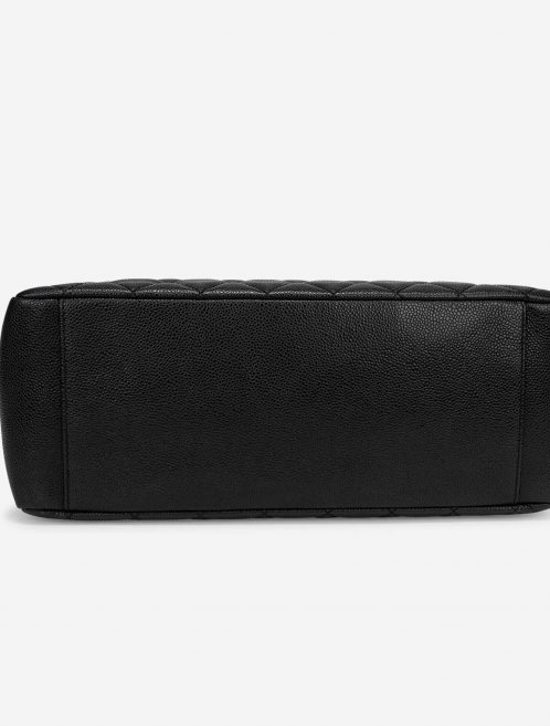 Pre-owned Chanel bag GST Medium Caviar Black Black | Sell your designer bag on Saclab.com