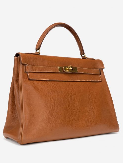 Pre-owned Hermès bag Kelly 32 Courchevel Gold Gold | Sell your designer bag on Saclab.com