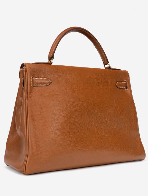 Pre-owned Hermès bag Kelly 32 Courchevel Gold Gold | Sell your designer bag on Saclab.com