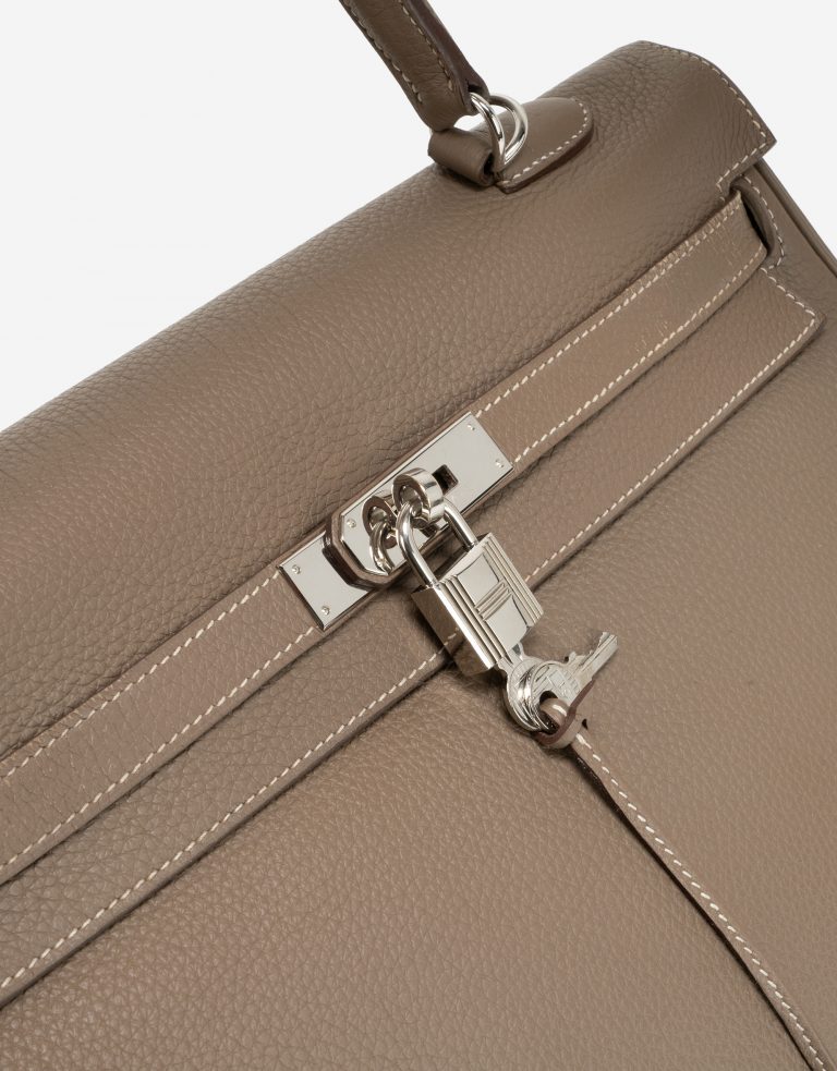 Pre-owned Hermès bag Kelly 35 Clemence Etoupe Brown | Sell your designer bag on Saclab.com