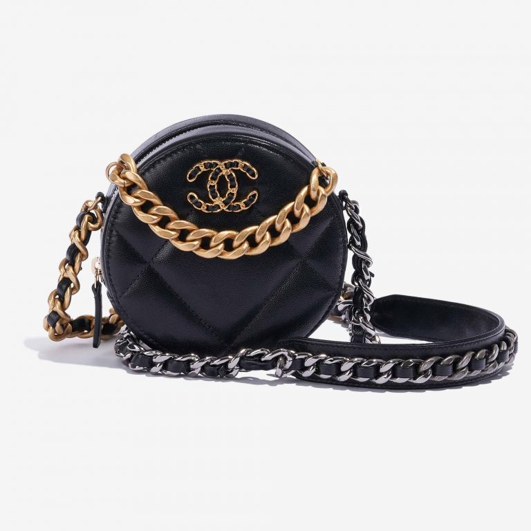 Pre-owned Chanel bag 19 Clutch Lamb Black Black | Sell your designer bag on Saclab.com