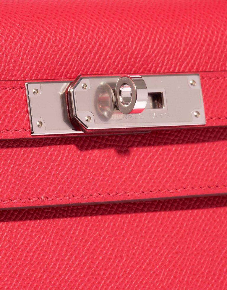 Pre-owned Hermès bag Kelly 28 Epsom Rose Extreme Pink, Rose Closing System | Sell your designer bag on Saclab.com