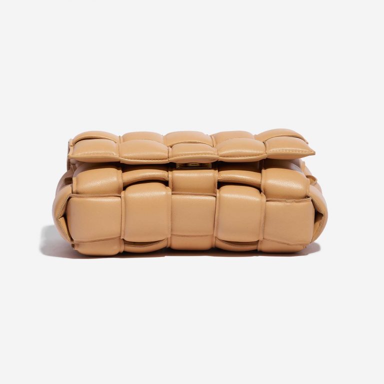 Pre-owned Bottega Veneta bag Cassette Lamb Nude Beige Bottom | Sell your designer bag on Saclab.com