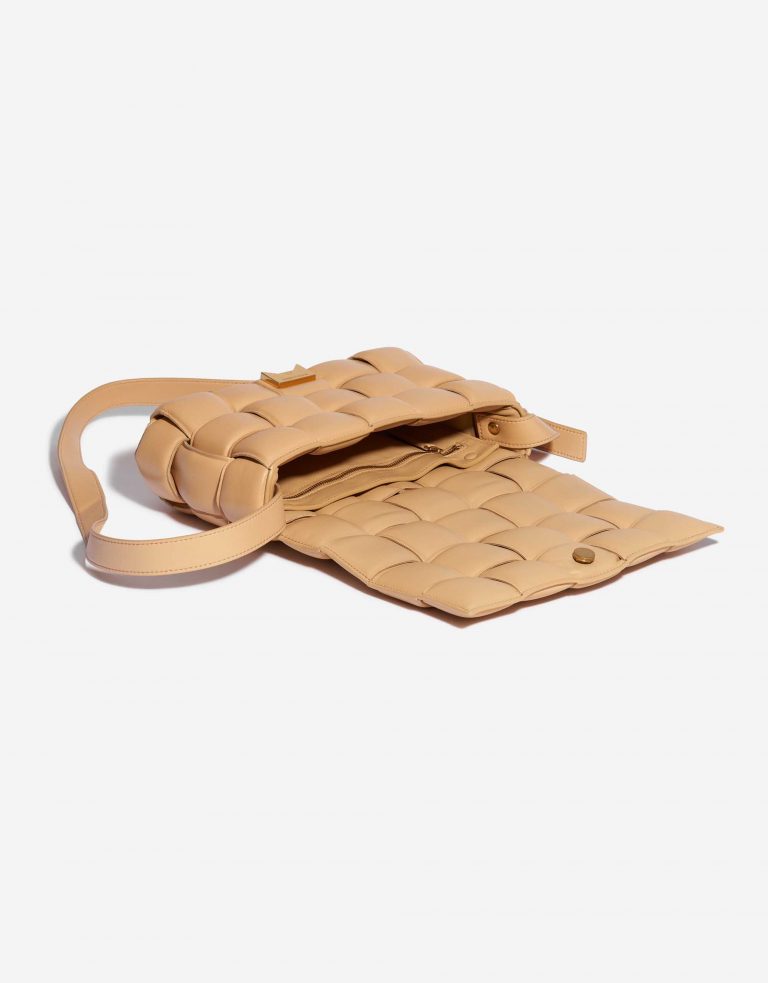 Pre-owned Bottega Veneta bag Cassette Lamb Nude Beige Inside | Sell your designer bag on Saclab.com