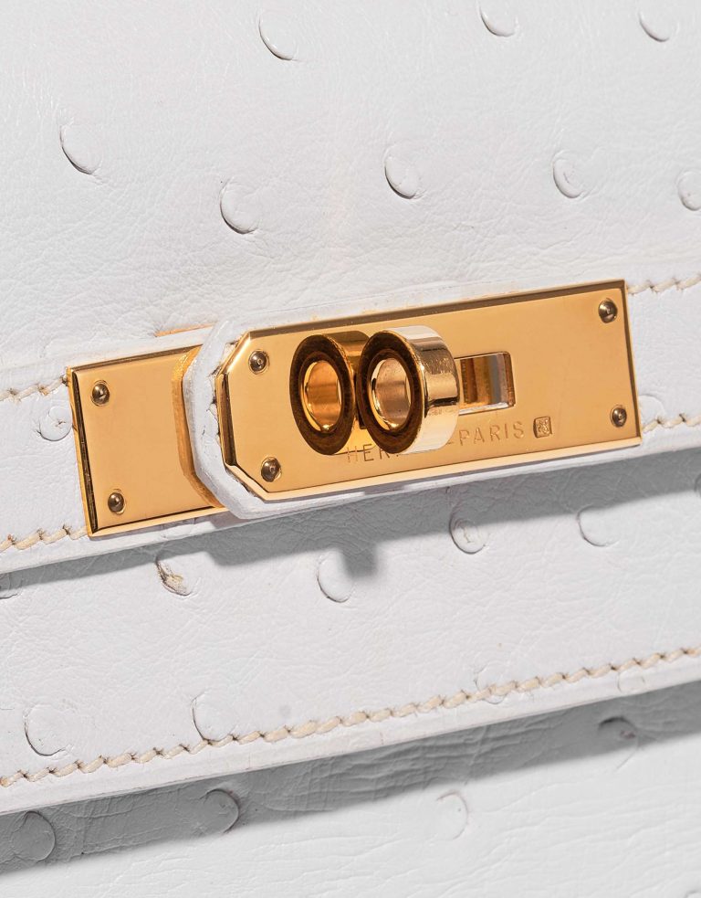 Pre-owned Hermès bag Kelly 32 Ostrich Blanc White Closing System | Sell your designer bag on Saclab.com