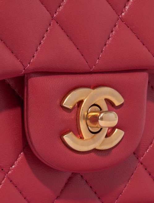 Pre-owned Chanel bag Timeless Mini Rectangular Lamb Raspberry Pink, Red, Rose Closing System | Sell your designer bag on Saclab.com