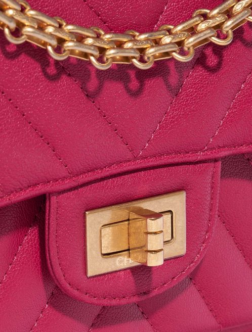 Pre-owned Chanel bag 2.55 Reissue 226 Calf Pink / Blue Pink Closing System | Sell your designer bag on Saclab.com