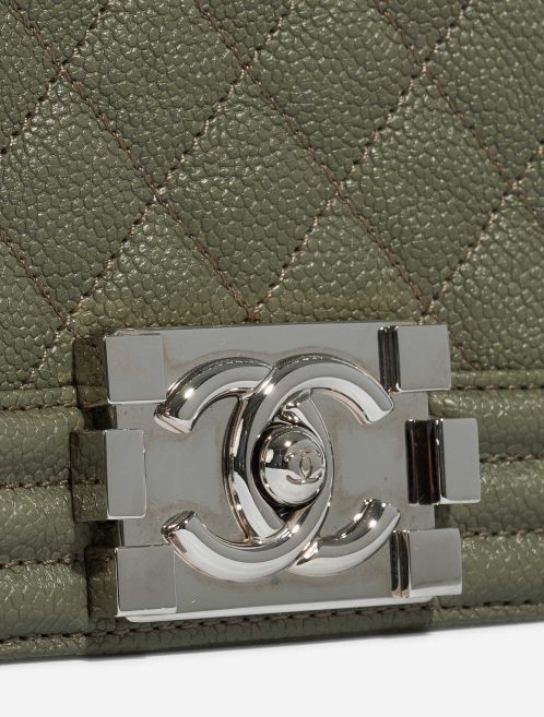 Pre-owned Chanel bag Boy Old Medium Caviar Khaki Green Closing System | Sell your designer bag on Saclab.com