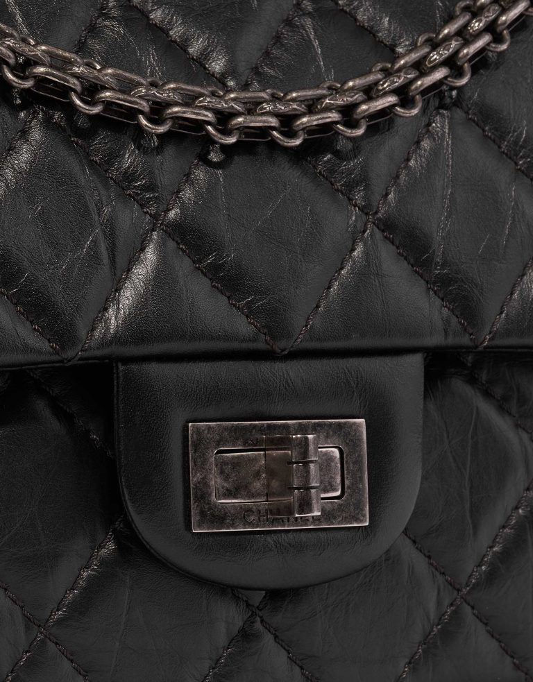Pre-owned Chanel bag 2.55 Reissue 226 Calf Black Black Closing System | Sell your designer bag on Saclab.com