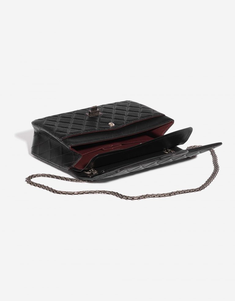 Pre-owned Chanel bag 2.55 Reissue 226 Calf Black Black Inside | Sell your designer bag on Saclab.com