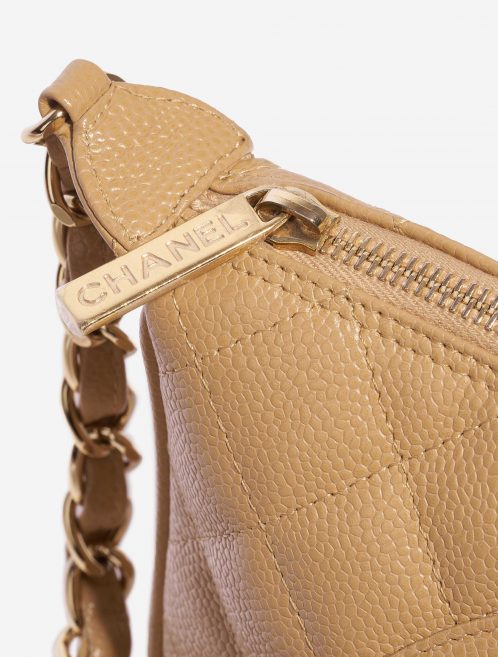 Pre-owned Chanel bag Vintage Crossbody Caviar Beige Beige Closing System | Sell your designer bag on Saclab.com