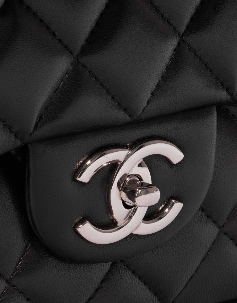 Pre-owned Chanel bag Timeless Maxi Lamb Black Black Closing System | Sell your designer bag on Saclab.com