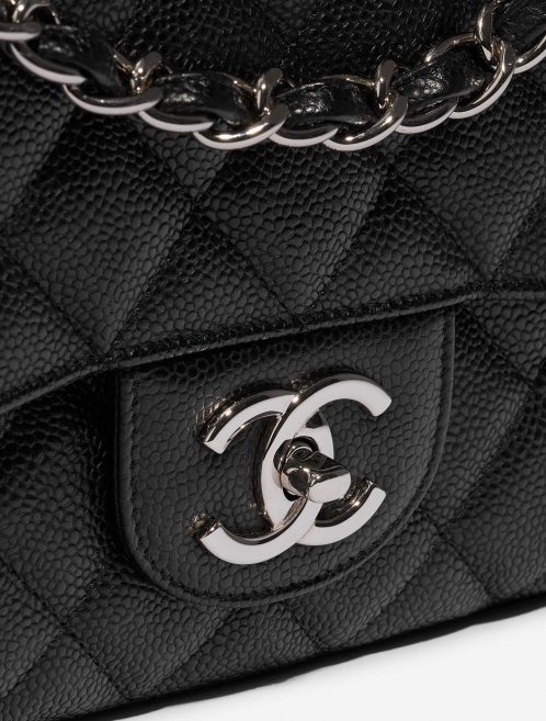 Pre-owned Chanel bag Timeless Maxi Caviar Black Black Closing System | Sell your designer bag on Saclab.com