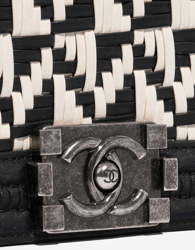 Pre-owned Chanel bag Boy Old Medium Lamb Black / White Black, White Closing System | Sell your designer bag on Saclab.com