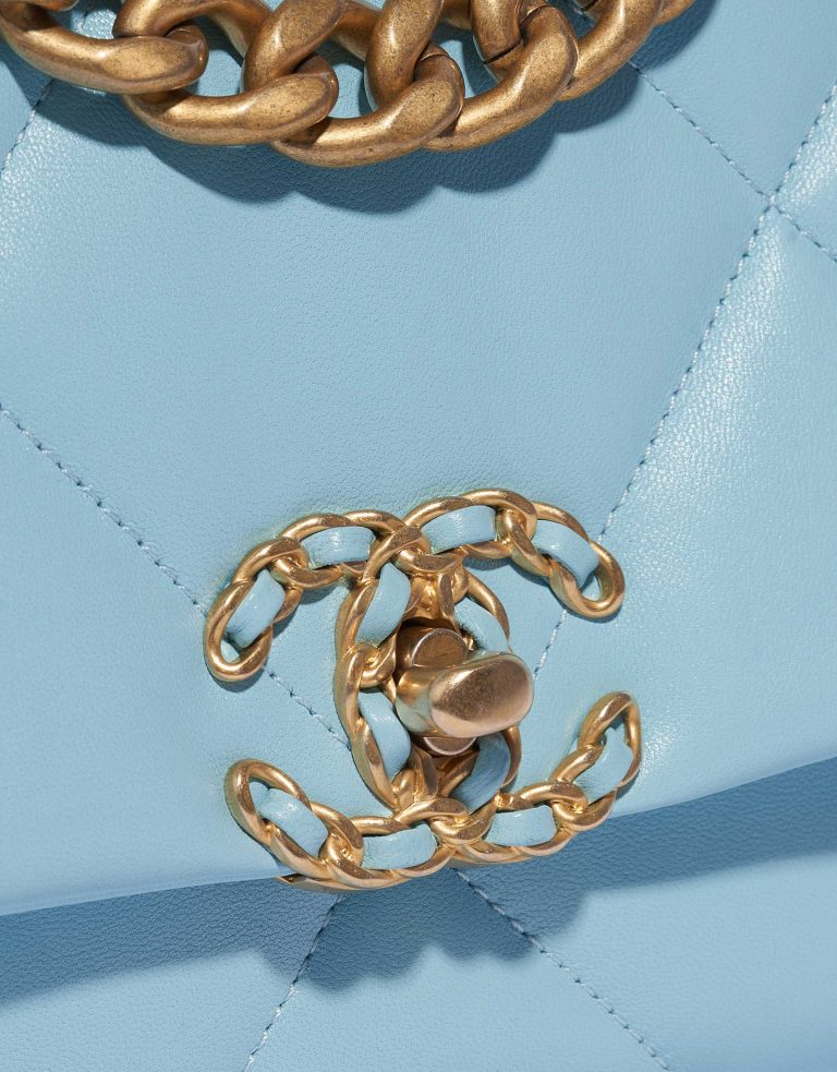 Pre-owned Chanel bag 19 Flap Bag Lamb Sky Blue Blue Closing System | Sell your designer bag on Saclab.com