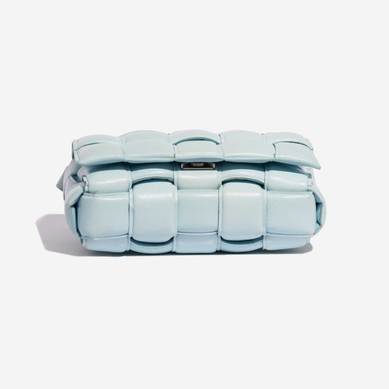 Pre-owned Bottega Veneta bag Cassette Medium Calf Topaz Blue Bottom | Sell your designer bag on Saclab.com