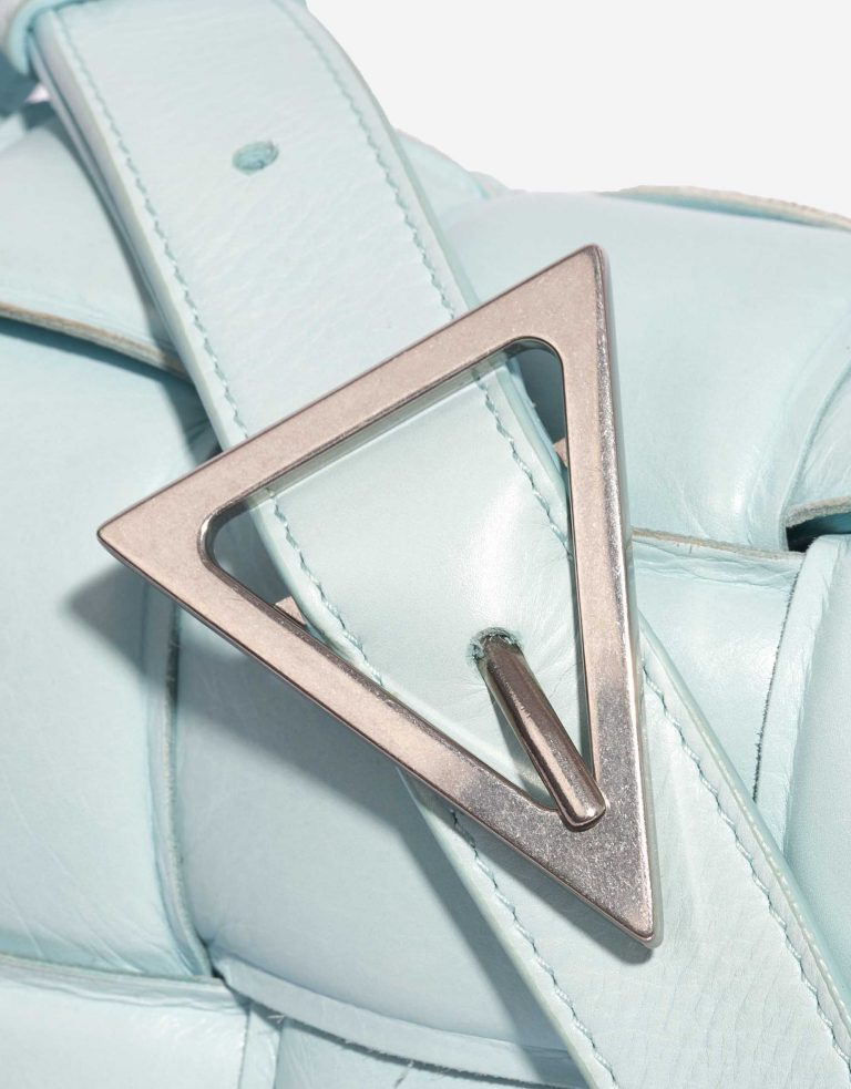 Pre-owned Bottega Veneta bag Cassette Medium Calf Topaz Blue Detail | Sell your designer bag on Saclab.com