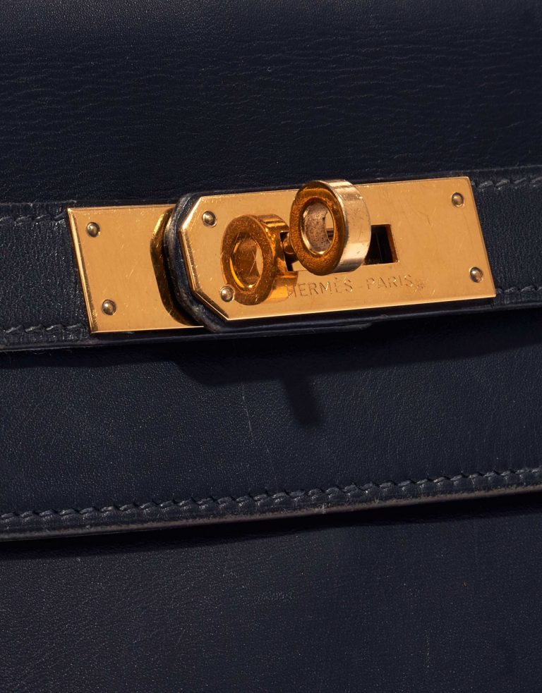 Pre-owned Hermès bag Kelly 32 Box Bleu Marine Blue Closing System | Sell your designer bag on Saclab.com