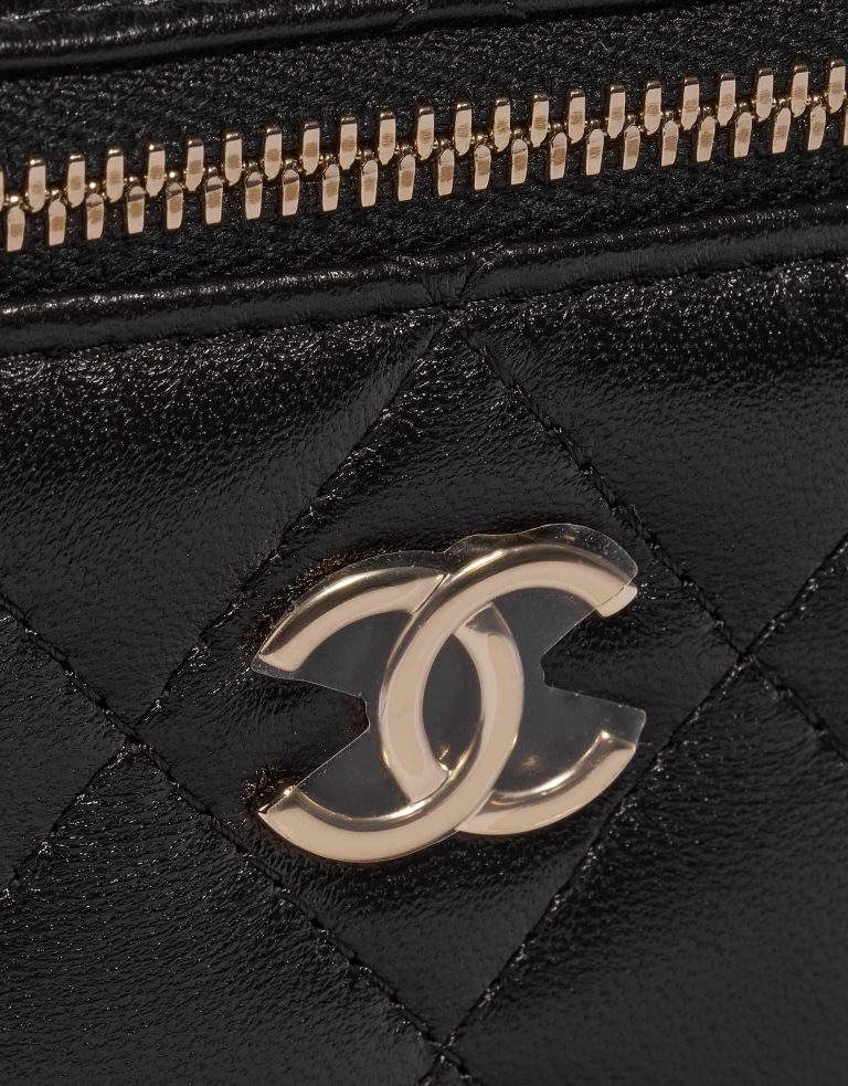 Pre-owned Chanel bag Vanity Case Small Lamb Black Black Detail | Sell your designer bag on Saclab.com