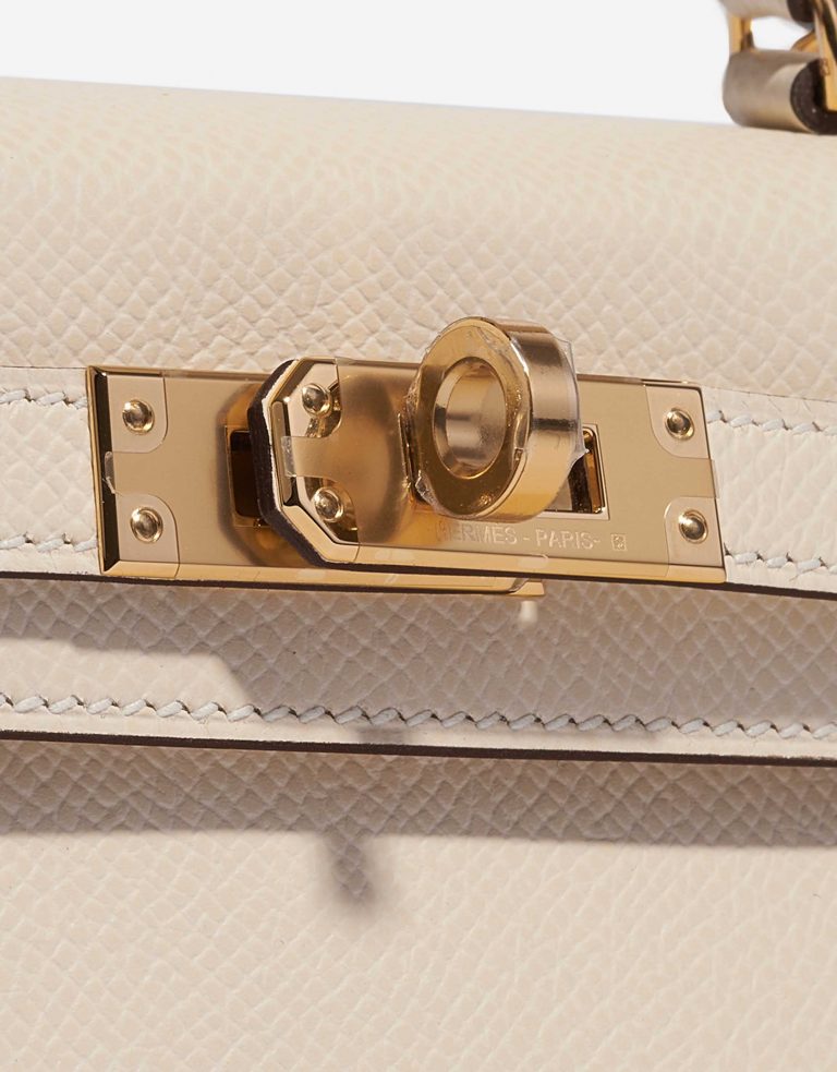 Pre-owned Hermès bag Kelly Mini Epsom Nata Grey Closing System | Sell your designer bag on Saclab.com