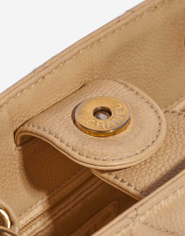 Pre-owned Chanel bag Shopping Tote PST Caviar Beige Beige Closing System | Sell your designer bag on Saclab.com