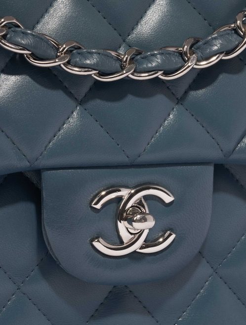 Pre-owned Chanel bag Timeless Jumbo Lambskin Blue / Gray Blue Closing System | Sell your designer bag on Saclab.com
