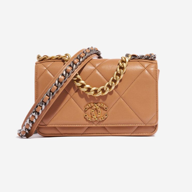 Pre-owned Chanel bag 19 WOC Lamb Brown Brown Front | Sell your designer bag on Saclab.com