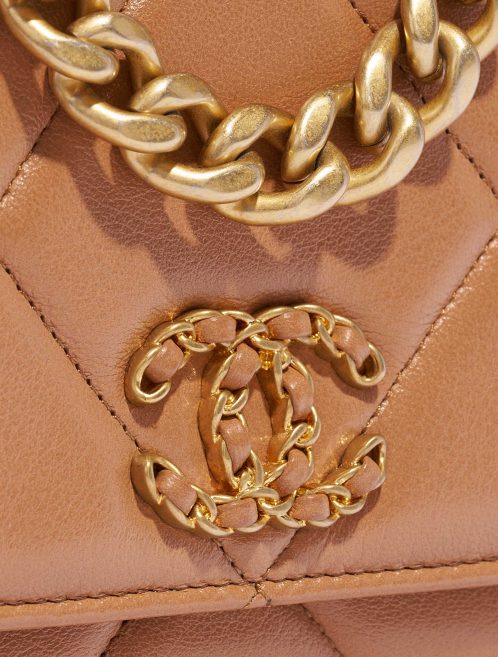 Pre-owned Chanel bag 19 WOC Lamb Brown Brown Closing System | Sell your designer bag on Saclab.com