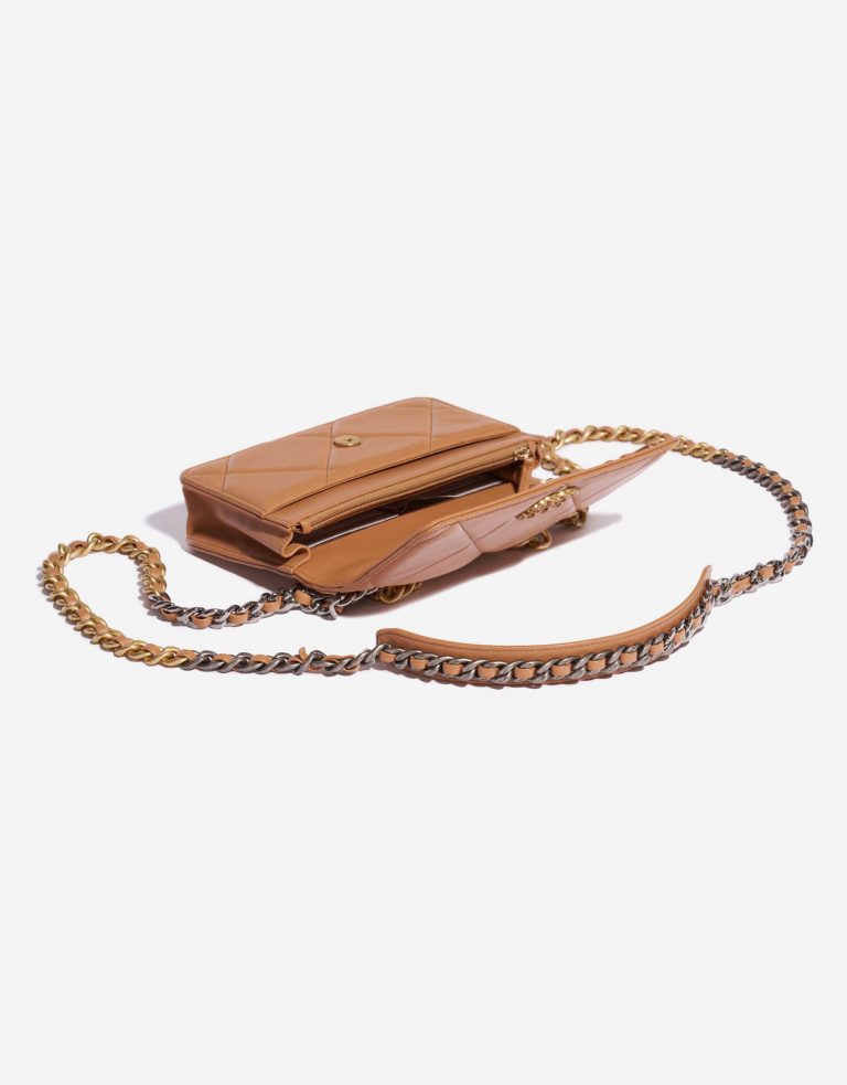 Pre-owned Chanel bag 19 WOC Lamb Brown Brown Inside | Sell your designer bag on Saclab.com