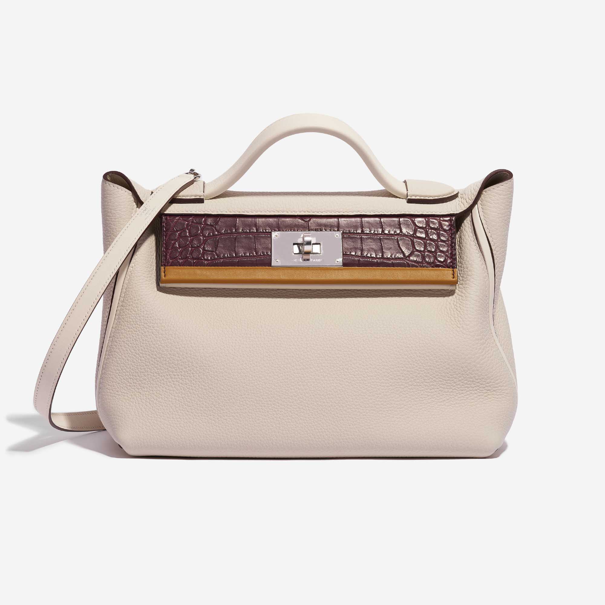 ナッパグラッセとHカットが魅力【HERMES】Sabots Kos Noir/Ecru カレ 90 《ガウチョの鞍》 | Hermès - エルメス-公式サイト