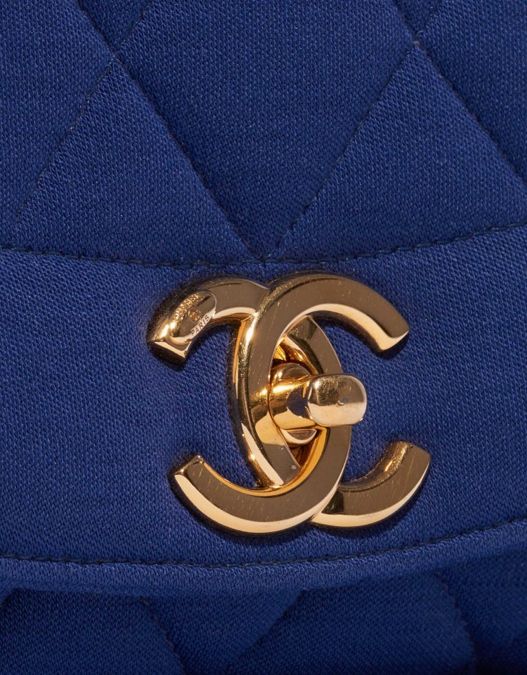 Pre-owned Chanel bag Diana Medium Cotton Blue Blue Closing System | Sell your designer bag on Saclab.com