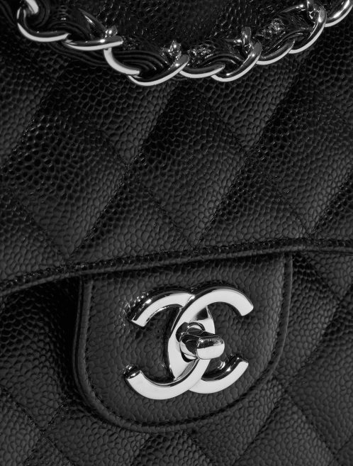 Pre-owned Chanel bag Timeless Maxi Caviar Black Black Closing System | Sell your designer bag on Saclab.com