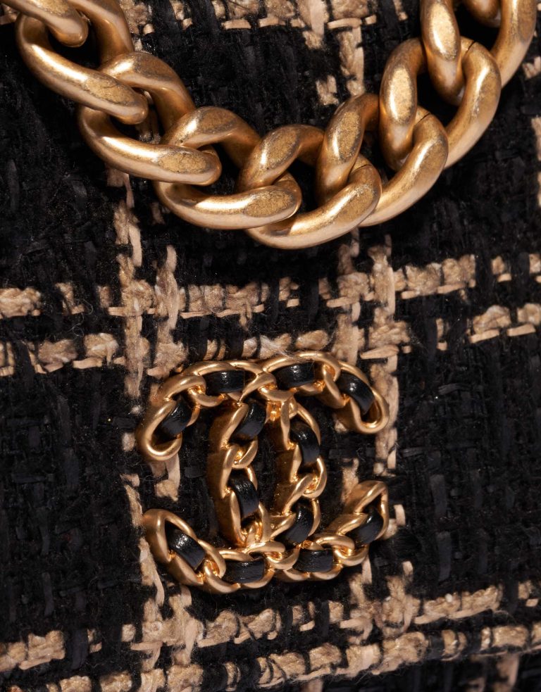 Pre-owned Chanel bag 19 WOC Tweed Black / Beige Beige, Black Closing System | Sell your designer bag on Saclab.com