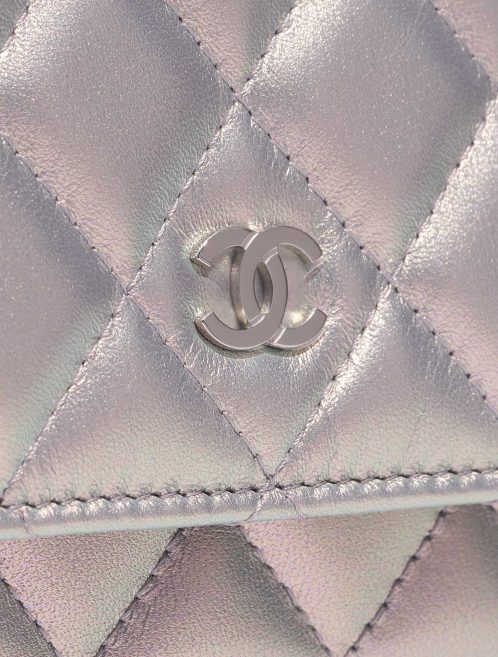 Pre-owned Chanel bag Timeless WOC Lamb Silver Iridescent Silver Closing System | Sell your designer bag on Saclab.com