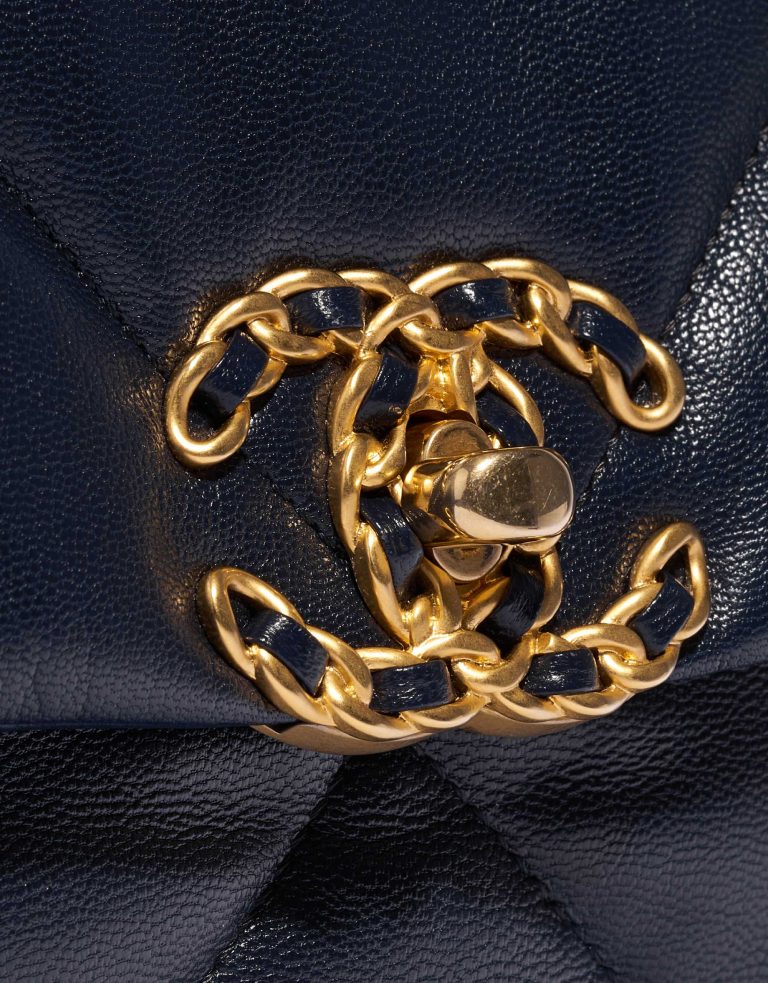 Pre-owned Chanel bag 19 Flap Bag Large Lamb Navy Blue Closing System | Sell your designer bag on Saclab.com
