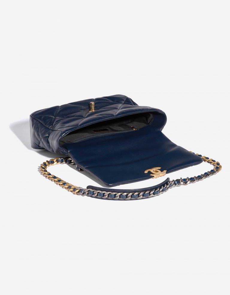 Pre-owned Chanel bag 19 Flap Bag Large Lamb Navy Blue Inside | Sell your designer bag on Saclab.com