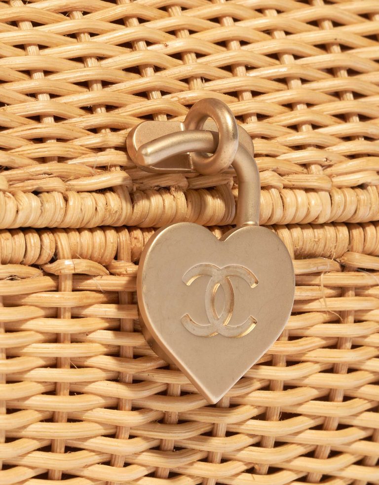 Pre-owned Chanel bag Love Basket Wicker Beige Beige Closing System | Sell your designer bag on Saclab.com