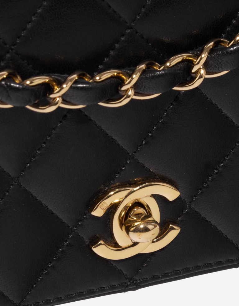 Pre-owned Chanel bag Timeless WOC Lamb Black Black Closing System | Sell your designer bag on Saclab.com