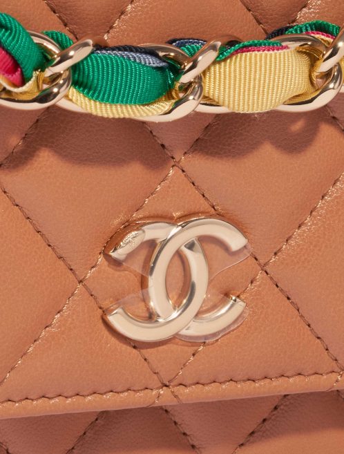 Pre-owned Chanel bag Timeless WOC Lamb Beige Beige Closing System | Sell your designer bag on Saclab.com